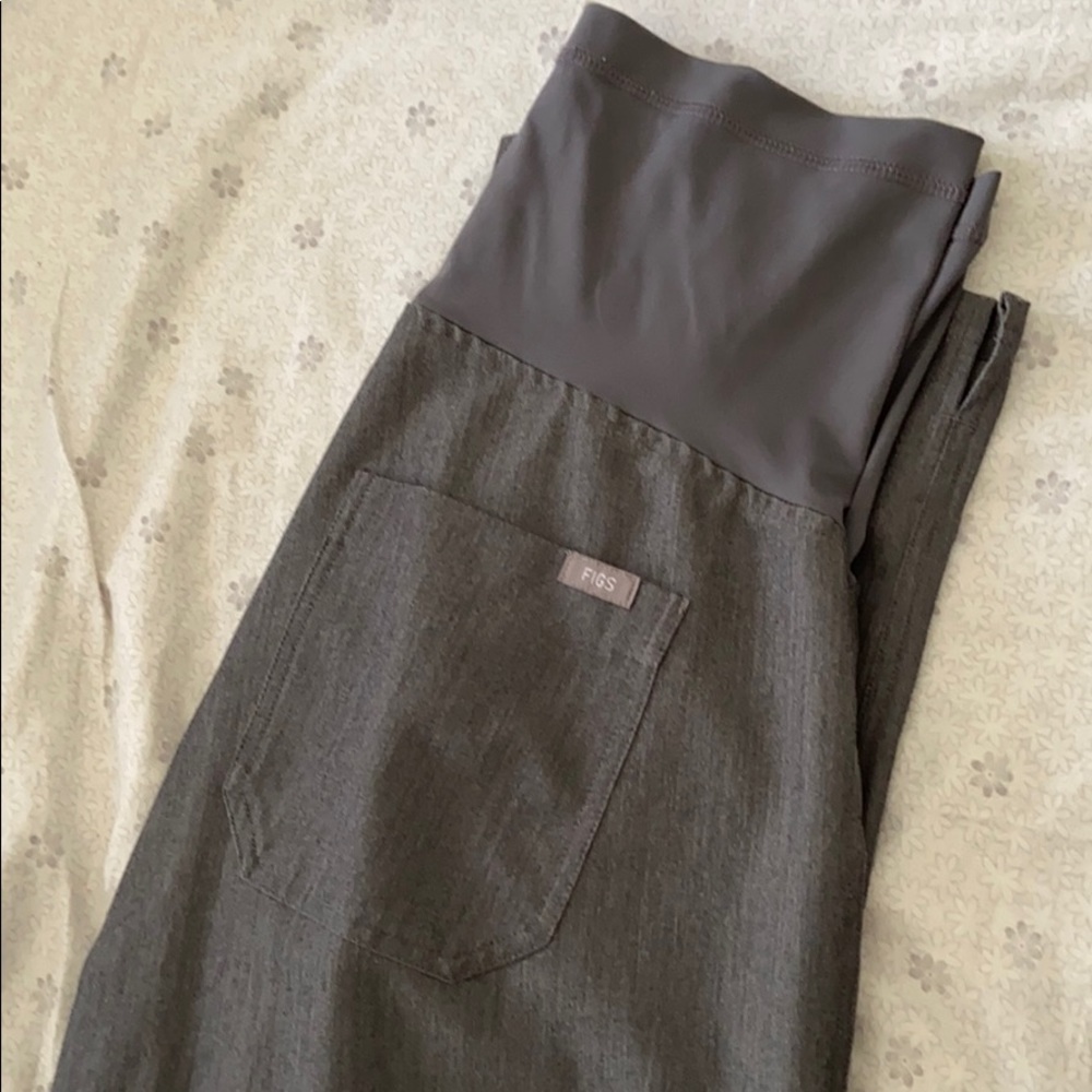 FIGS maternity gray scrubs